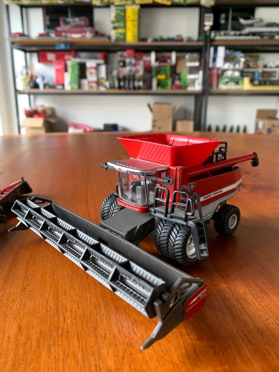 Miniatura colheitadeira Massey Ferguson 9795 1/64 - Foto 6