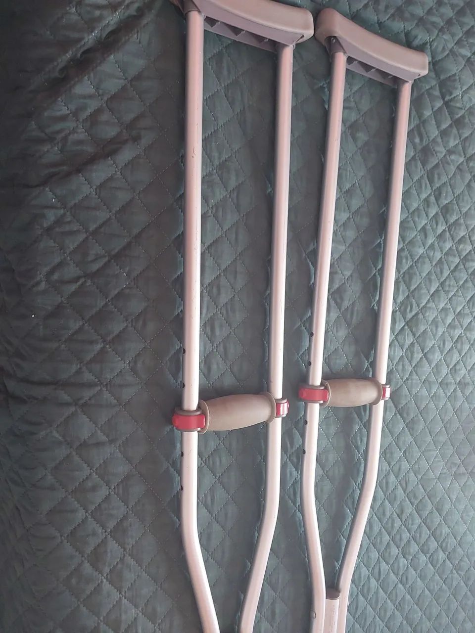 Vendo par de muletas da marca Hidrolight  - Foto 4