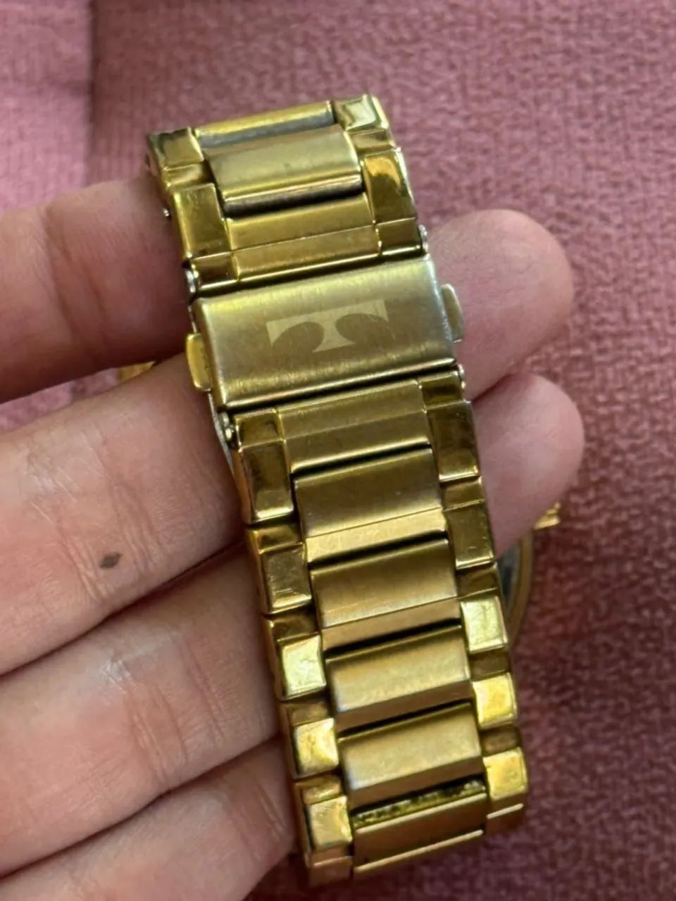 Relógio Technos Golf dourado com mostrador preto - Foto 2