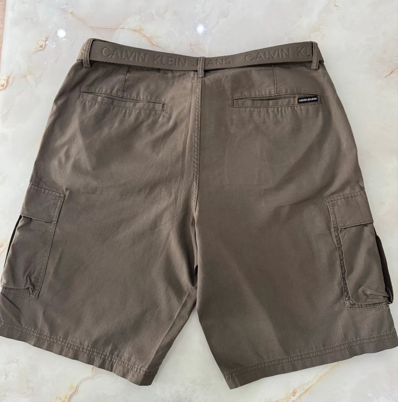 Bermuda Cargo Calvin Klein tamanha 50 - Foto 2