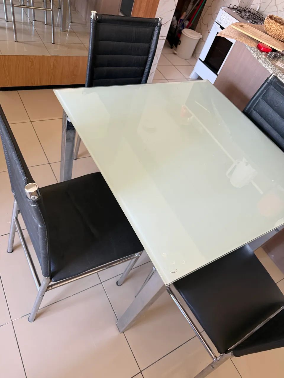 Mesa de jantar quadrada, 4 lugares com cadeira inox.  - Foto 4