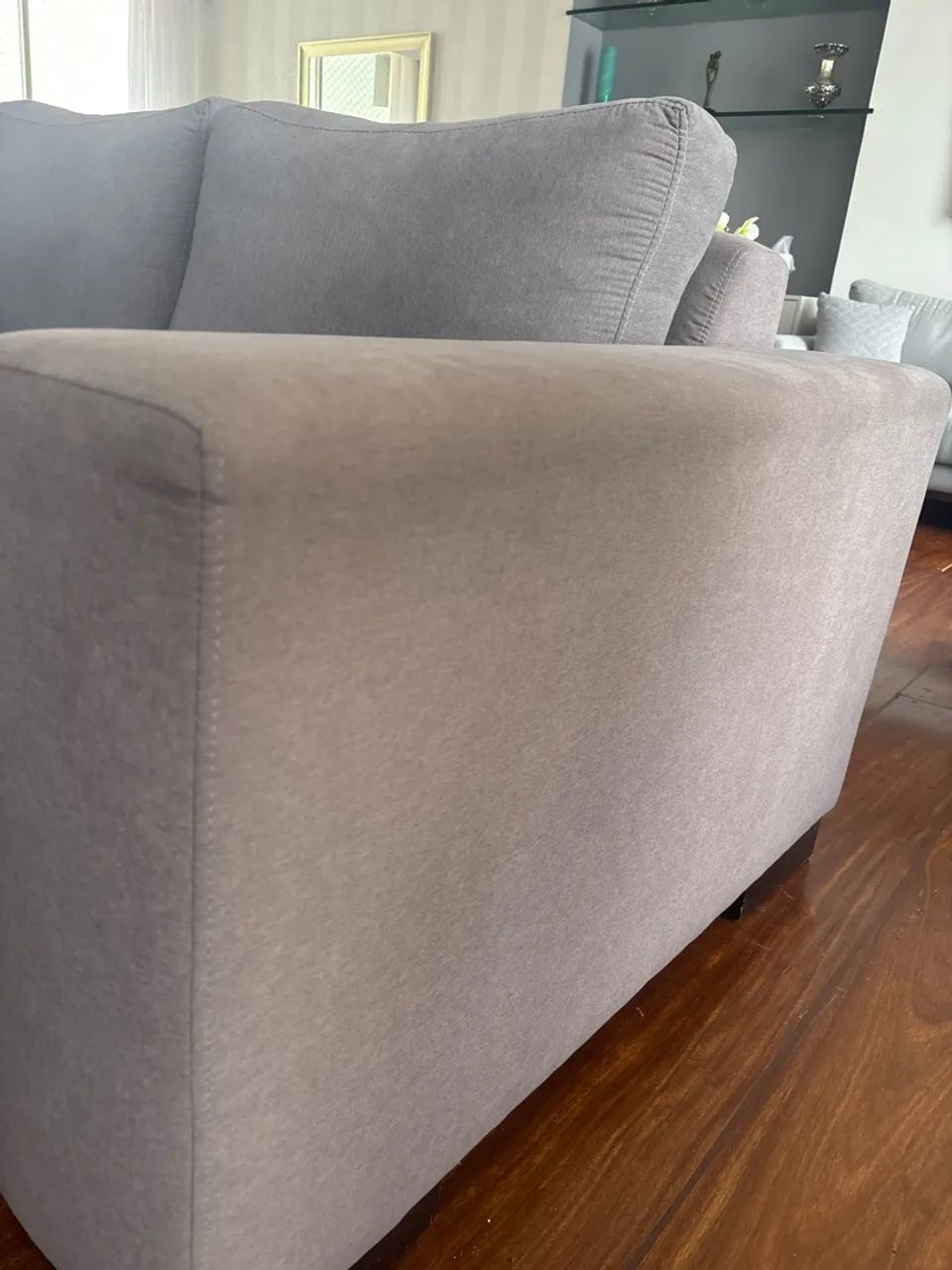 Sofá Cecilia Dale 2 Lugares Cinza - Confortável e Bem Conservado - Foto 4