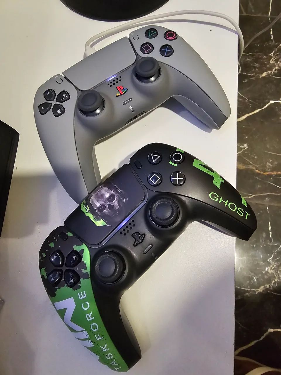 PS5 COM 2 CONTROLES EXCLUSIVOS - Foto 4