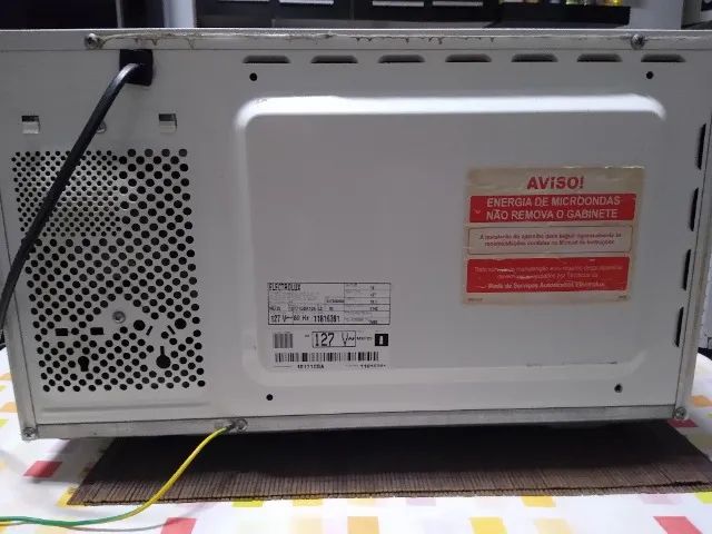 micro-ondas Electrolux modelo MEF28 de 18 litros 110V - Foto 4