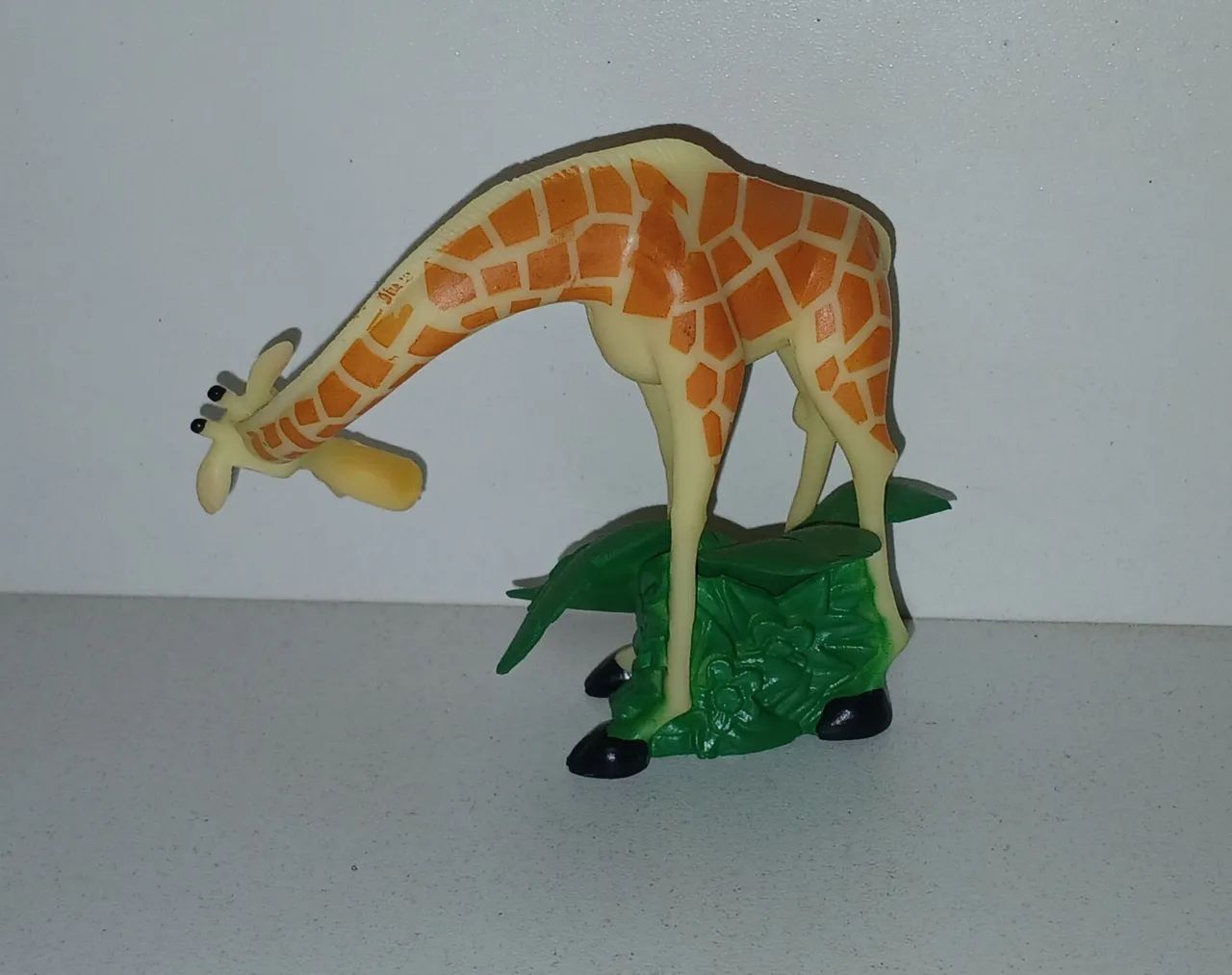 BONECO MINIATURA MADAGASCAR MELMAN GIRAFA - Foto 2