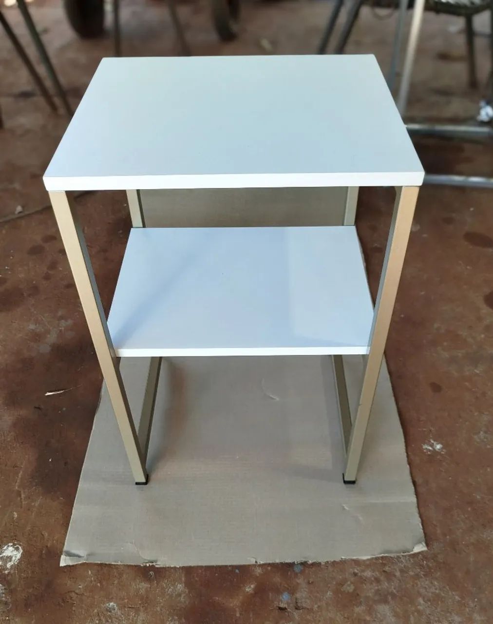 Mesa de Cabeceira Industrial com Prateleira - Foto 2