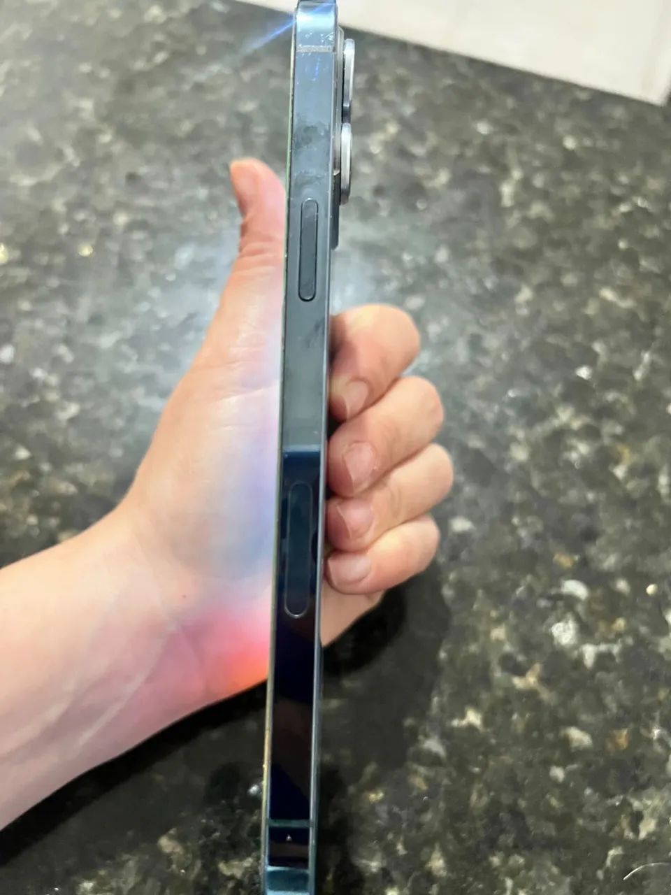 Vendo iPhone 12 Pro Max tá com a tampa traseira trincada  - Foto 5