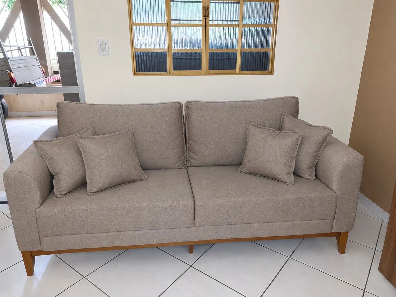 VENDO CONJUNTO DE SOFÁ E POLTRONAS DE LINHO