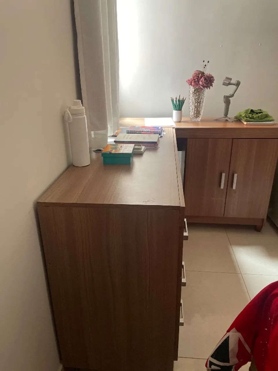 Escrivaninha com a cadeira presidente em ótimo estado  - Foto 4