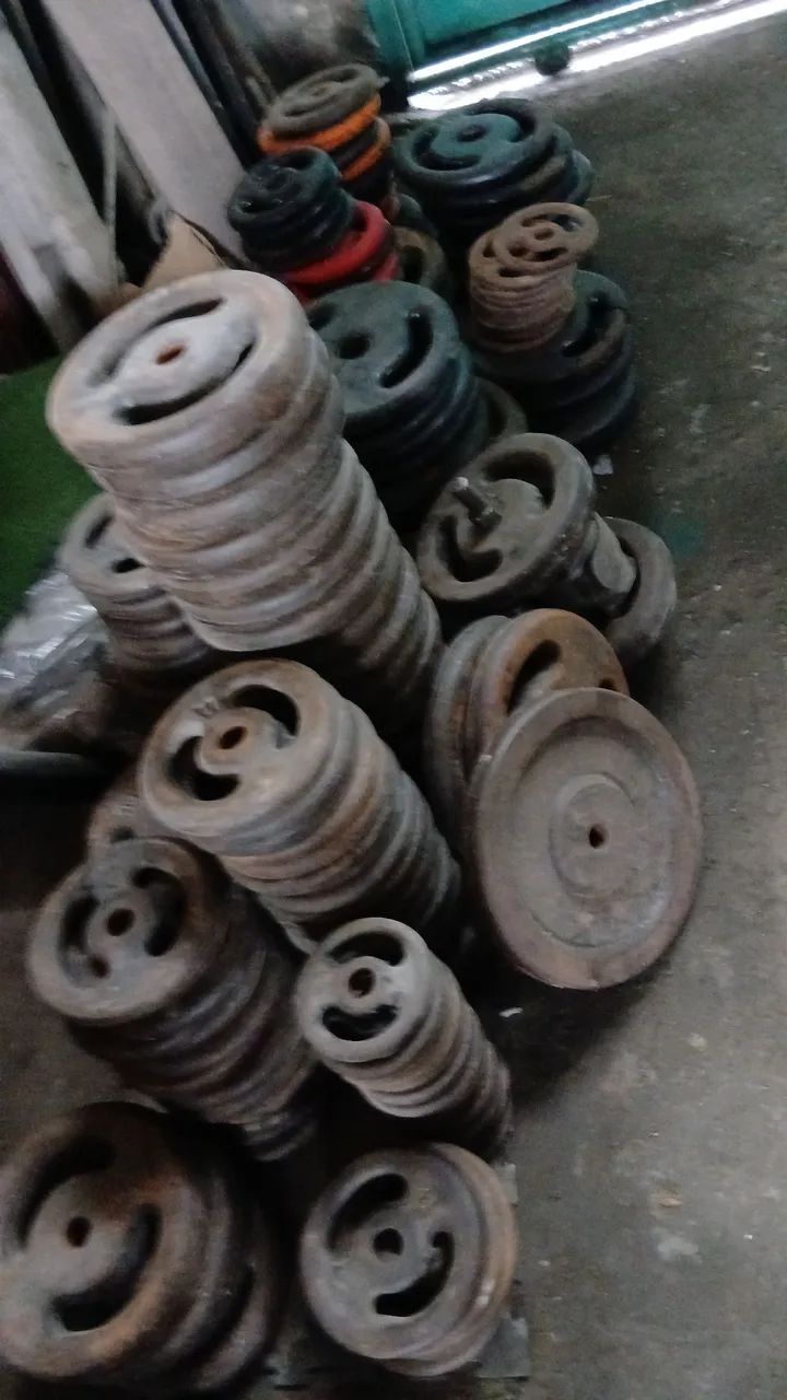 9.00reais  kilo  anilha de 10.15.20e25kg - Foto 4