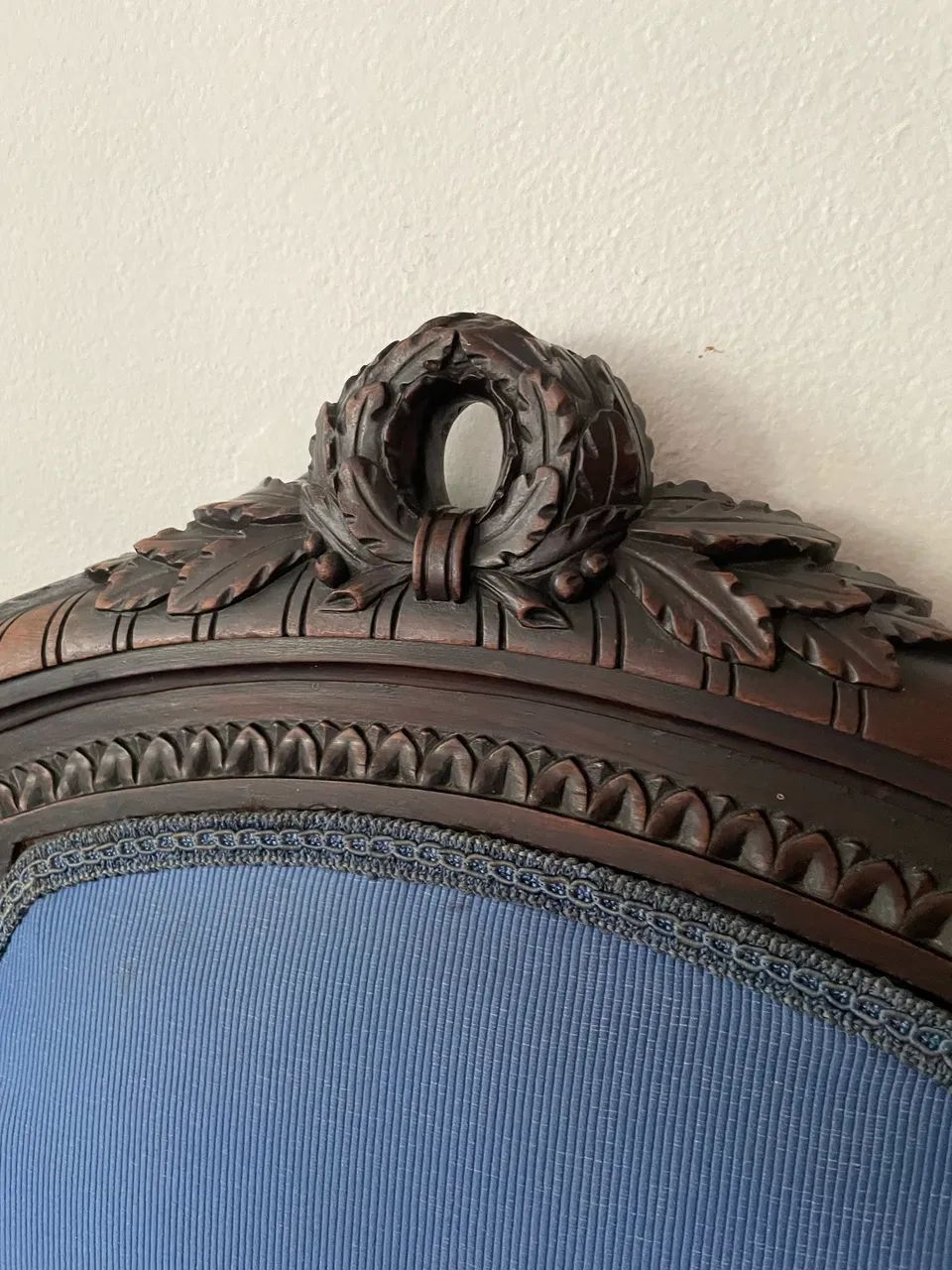 Imponente Poltrona Luís XVI entalhada - Foto 4