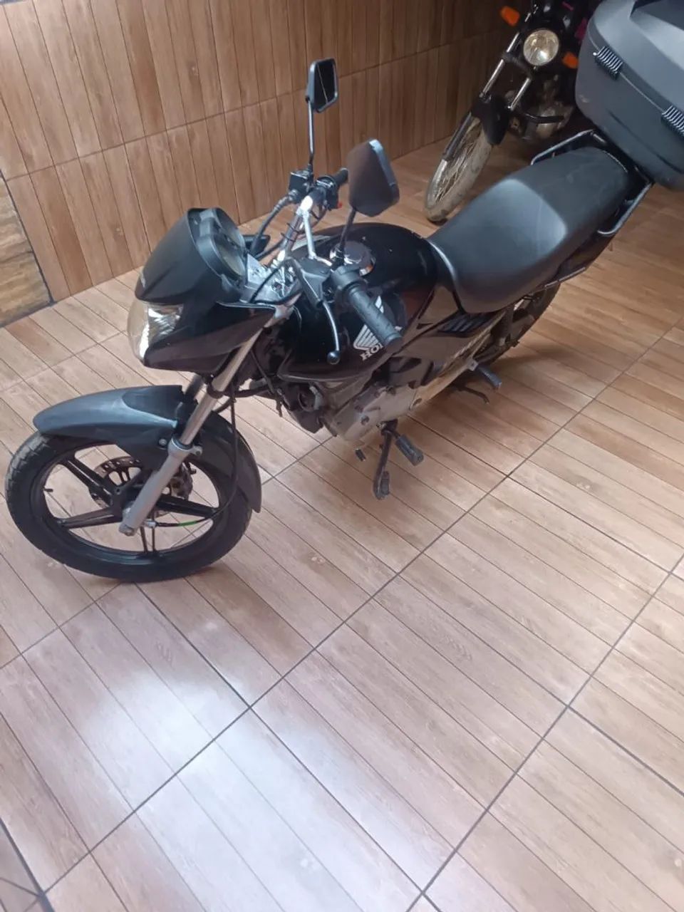 Vendo super conservada modelo 2010 entrar em contato no * - Foto 2