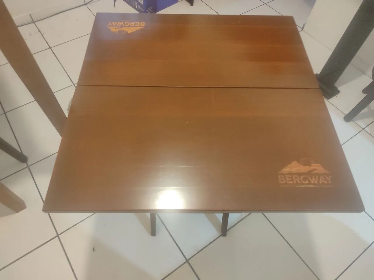 Mesa e cadeiras dobrável 