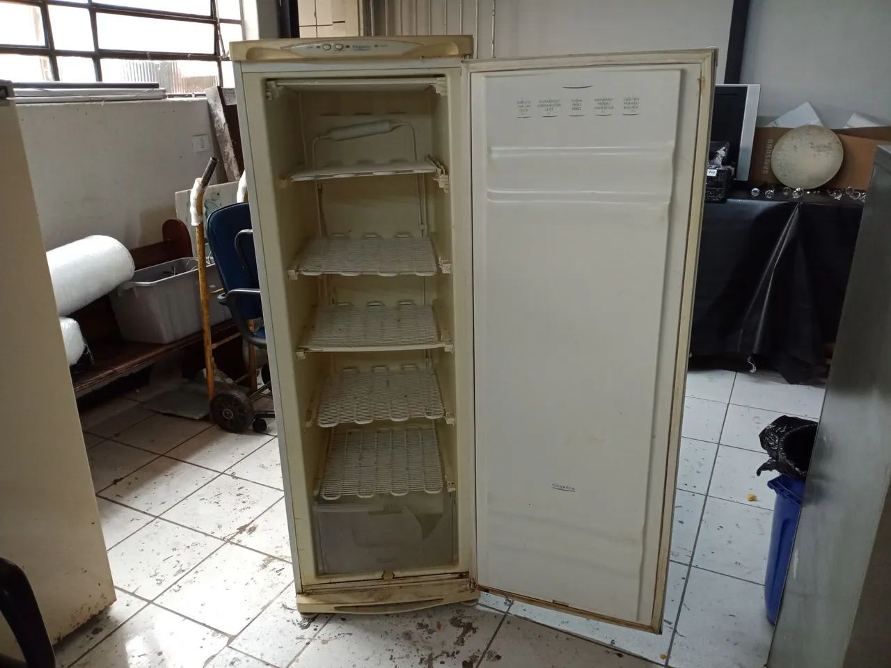 Freezer Vertical Continental 230 Litros com Defeito  - Foto 3
