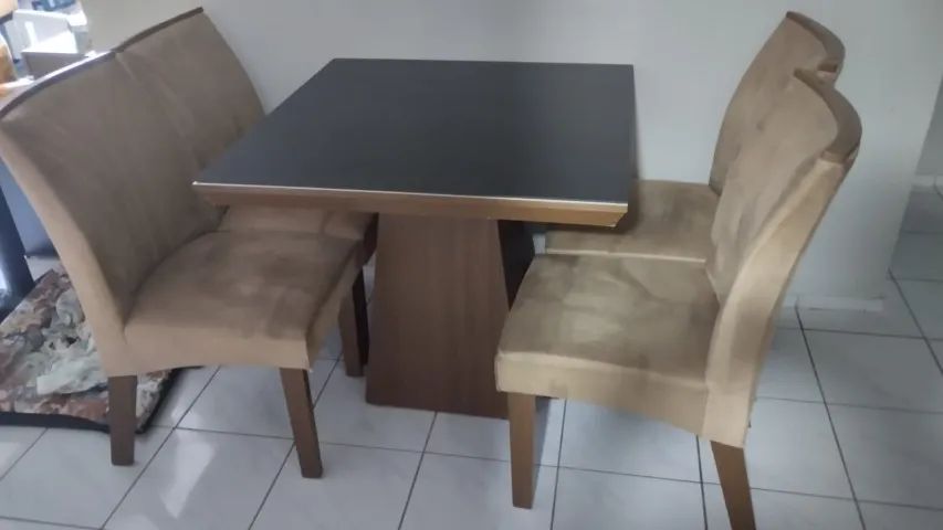 Conjunto de mesa quadrada e quatro cadeiras  - Foto 3