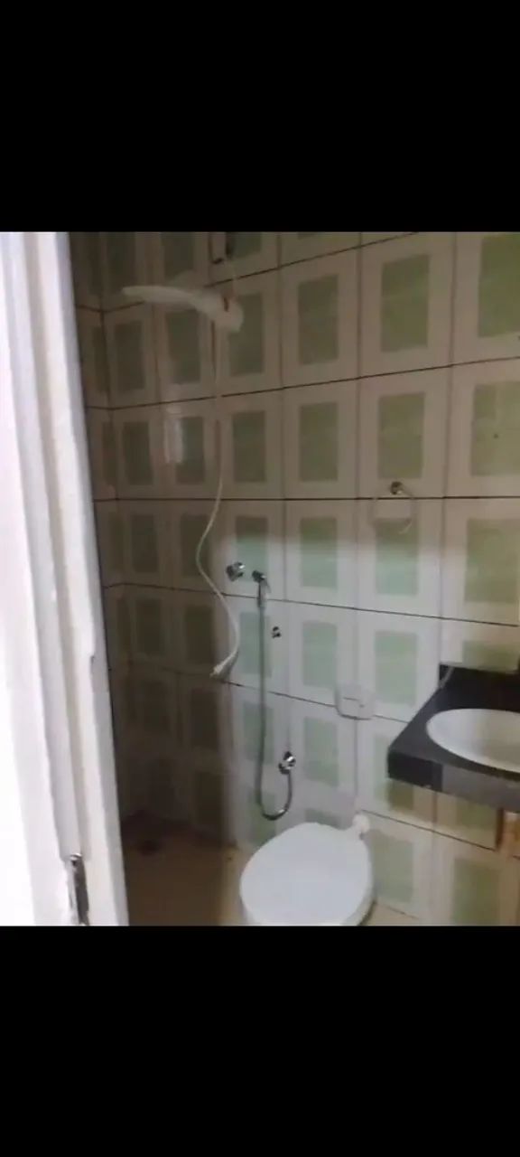 Alugo barracão grande três quartos sendo um suite  - Foto 5