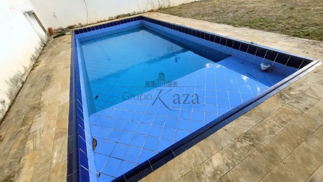 Casa Térrea com Edícula - Chácaras Pousada do Vale - 5 Dormitórios - 160,80m².