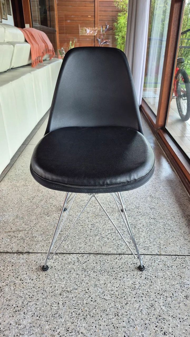 Jogo de 4 Cadeiras Estilo Charles Eames Eiffel Pretas 