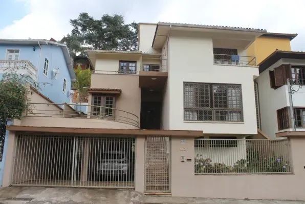 Casa para venda com 542 metros quadrados com 4 quartos