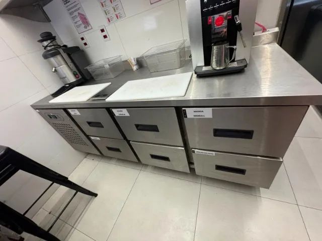 Bancada de INOX com 6 gavetas refrigeradas