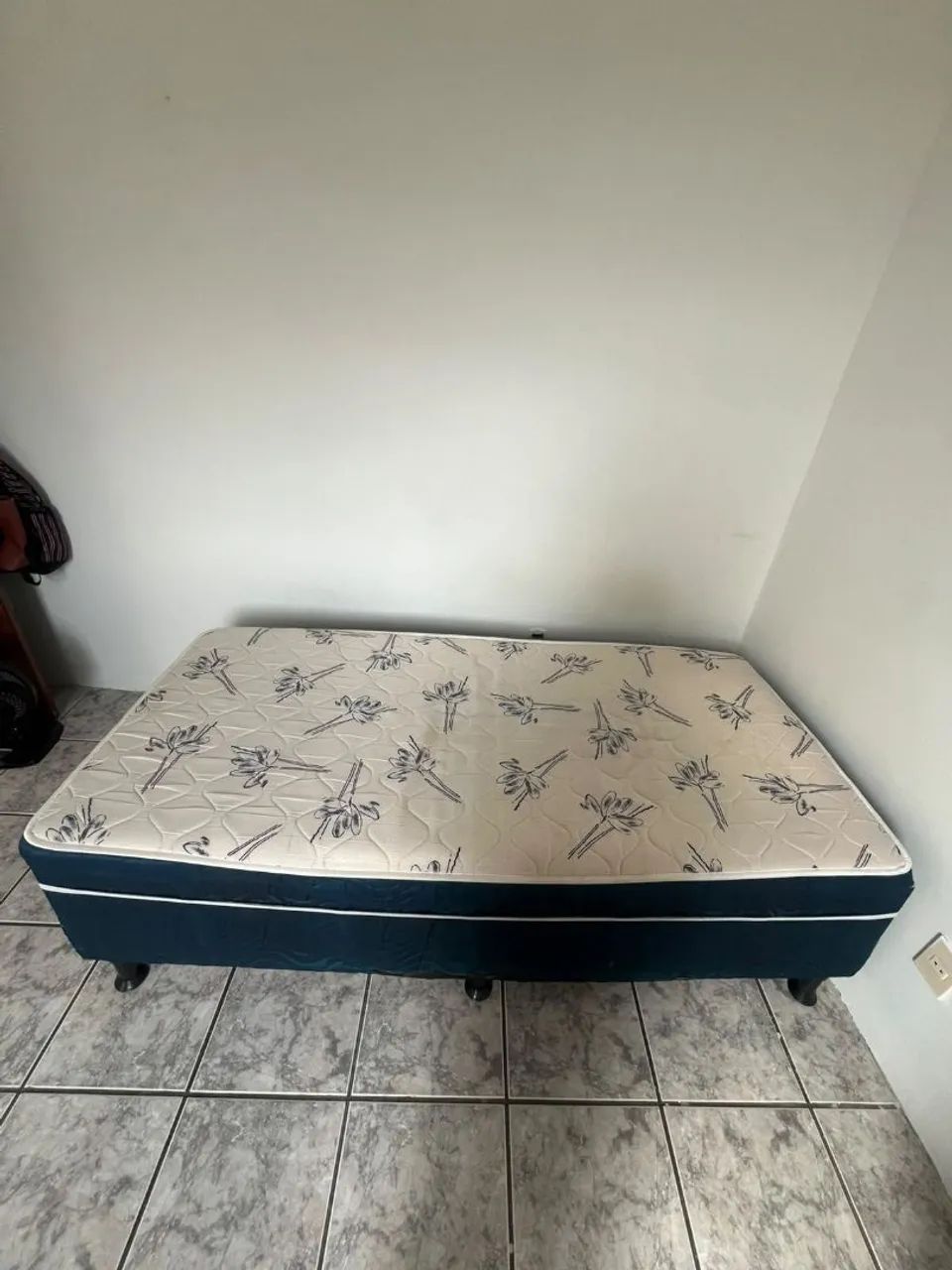 Cama box solteiro usada