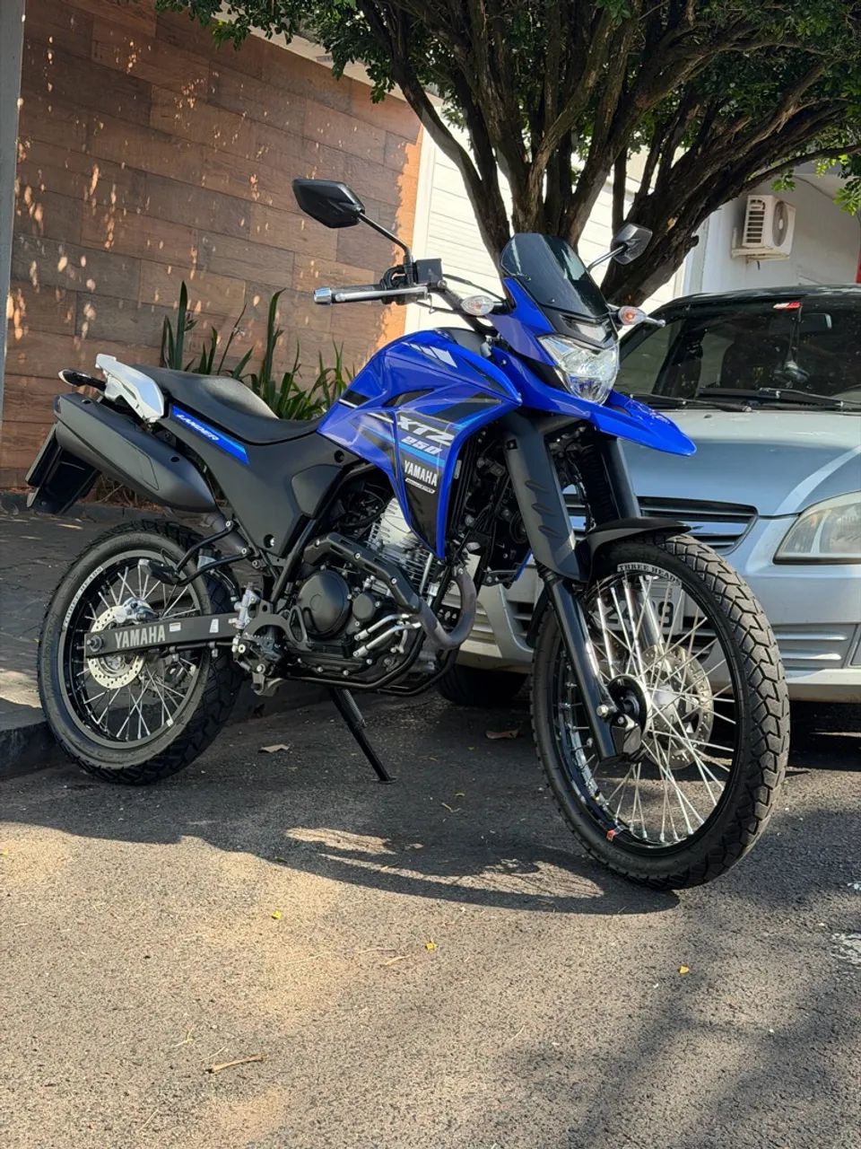 Moto para pessoas exigentes! Extremamente bem cuidada 