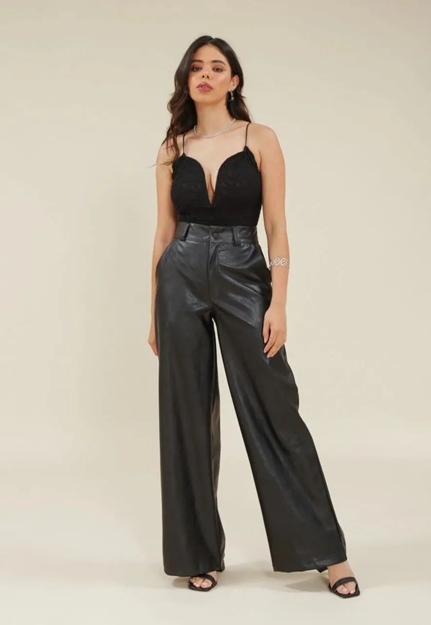 Calça Wig Leg com bolso em couro - Foto 4