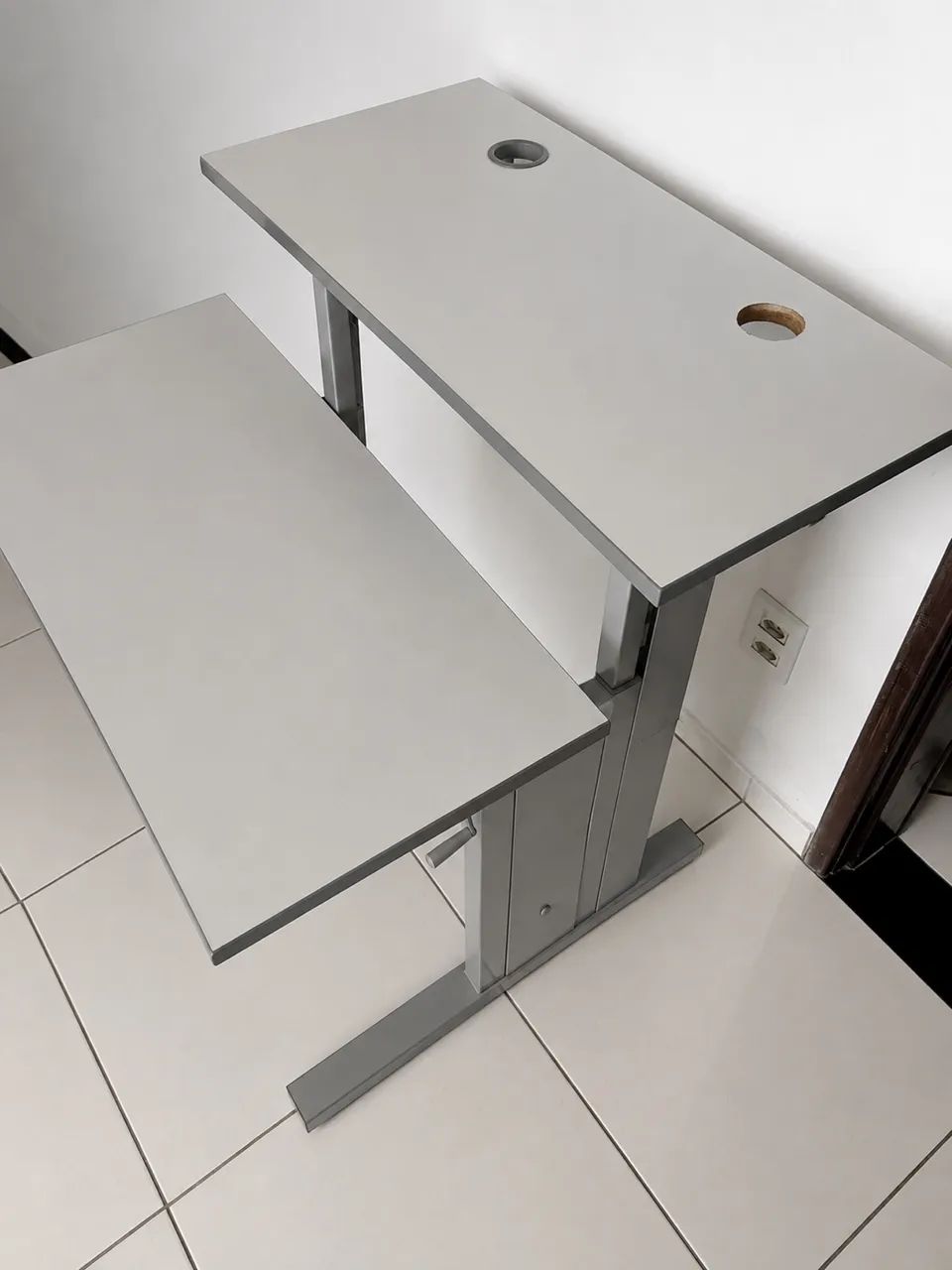 Mesa para Computador/Escritório com Prateleira - Usada - Foto 2