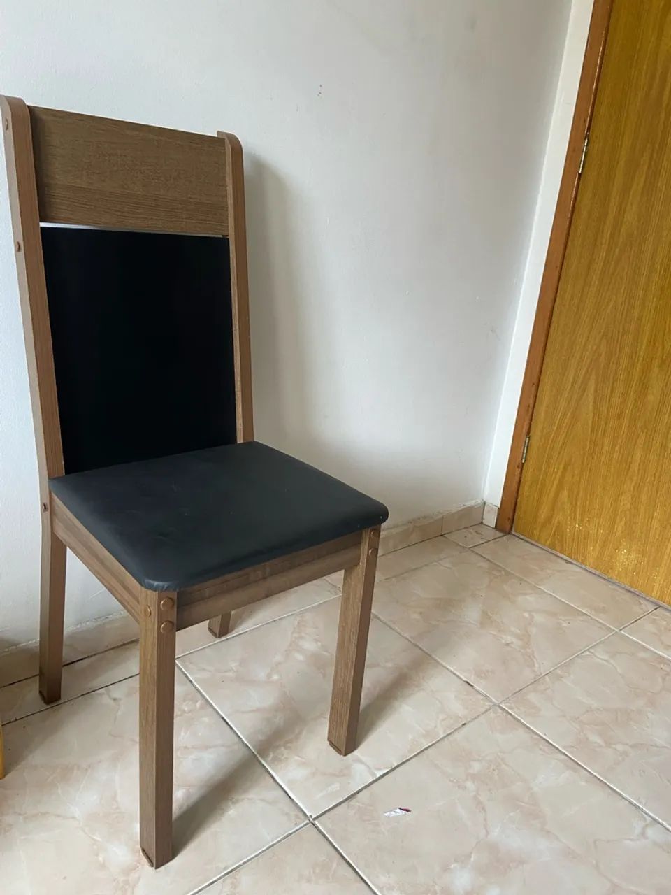 Jogo de mesa com 4 cadeiras - Foto 3