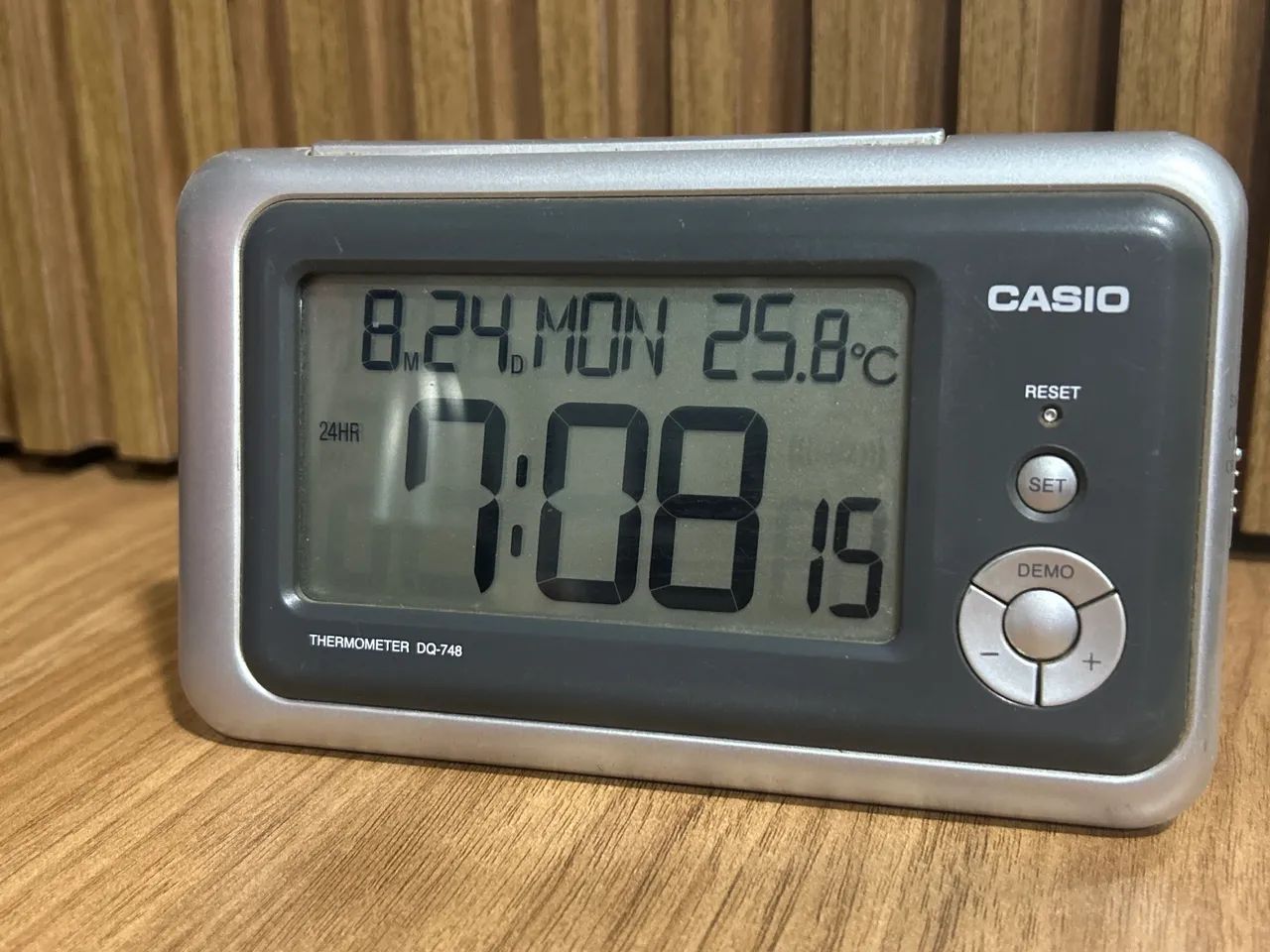 Relógio de Mesa Casio c/ Termômetro 