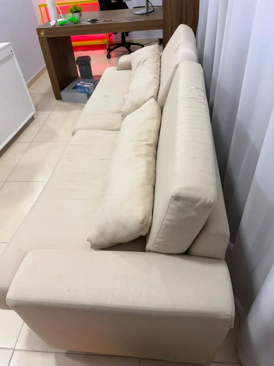 Sofá 4 lugares 2,30m em linho - Foto 2