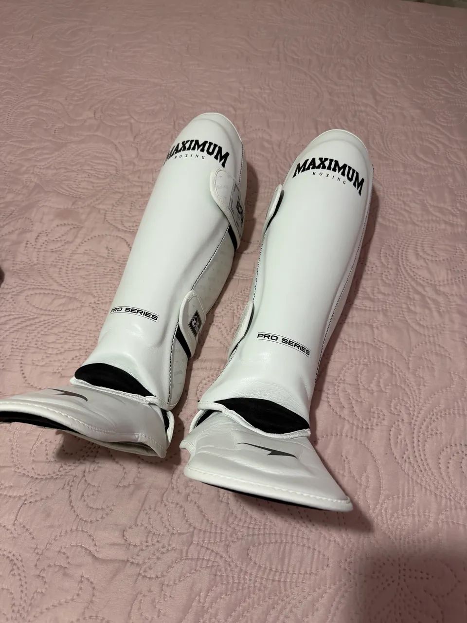 Caneleira Muay Thai Profissional Maximum - Branco
