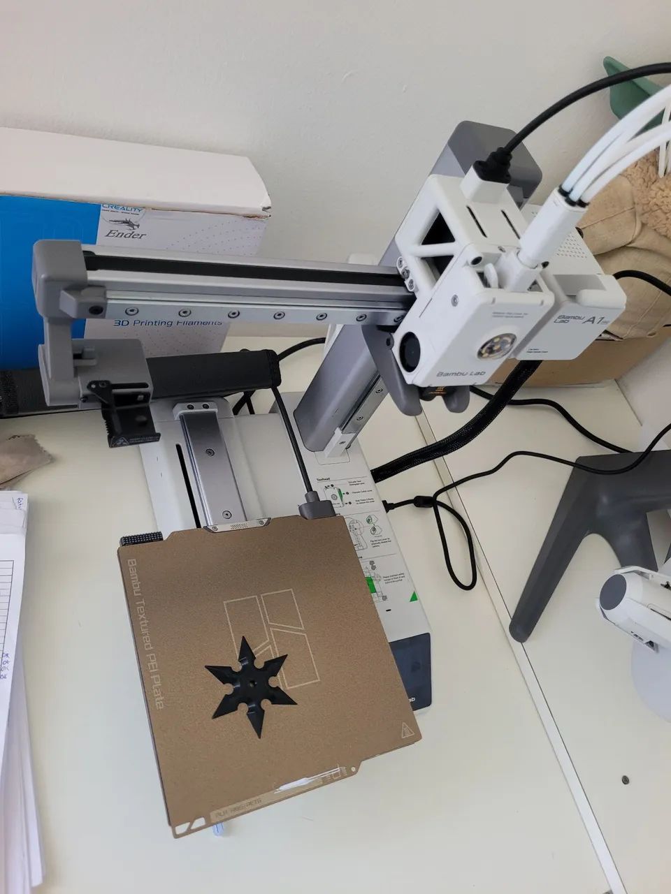 Impressora 3d Bambu Lab A1 mini com AMS e filamento preto e branco - Foto 2
