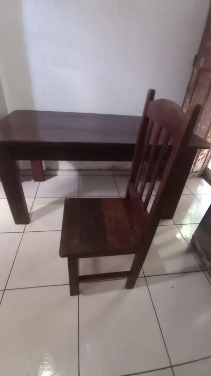 MESA GRANDE DE MADEIRA com 4 cadeiras - Foto 2