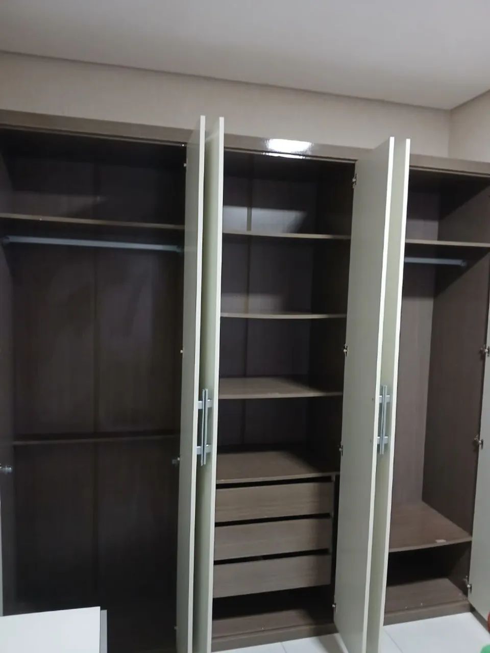 Armário guarda roupas 6 portas - Foto 2