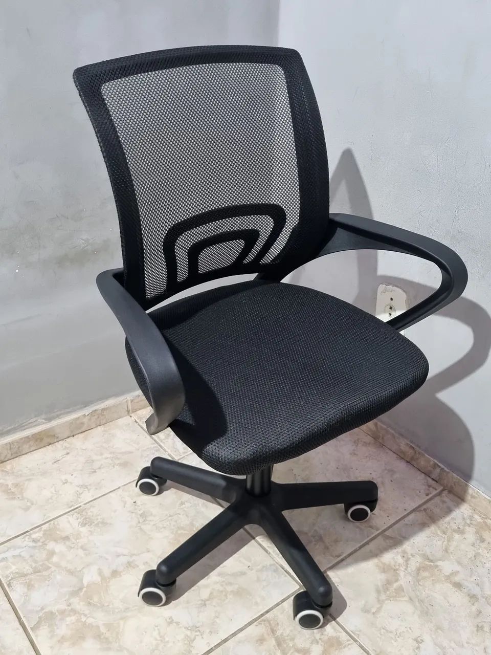 Cadeira de escritório nova - Foto 2