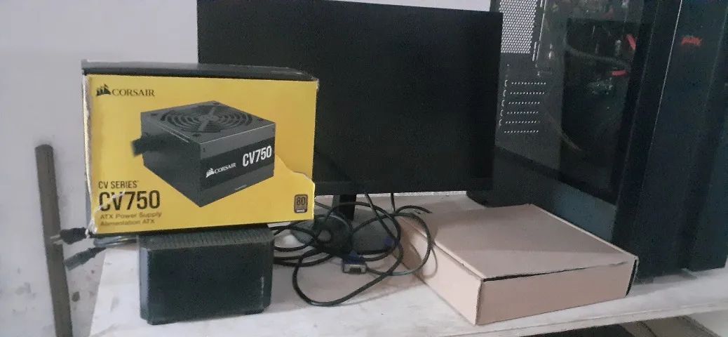 Vendo computador com mesa