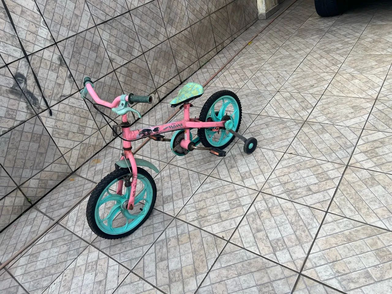 Bicicleta infantil verde e rosa  - Foto 4