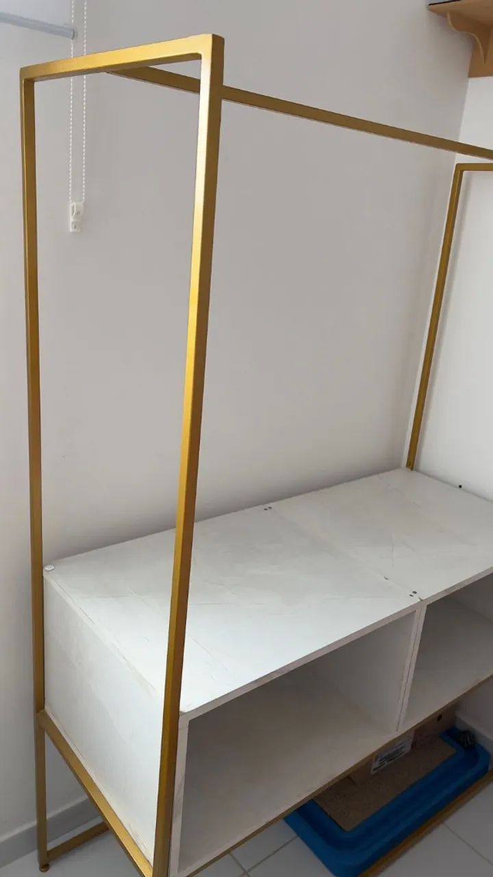 Arara de Roupas com Móvel