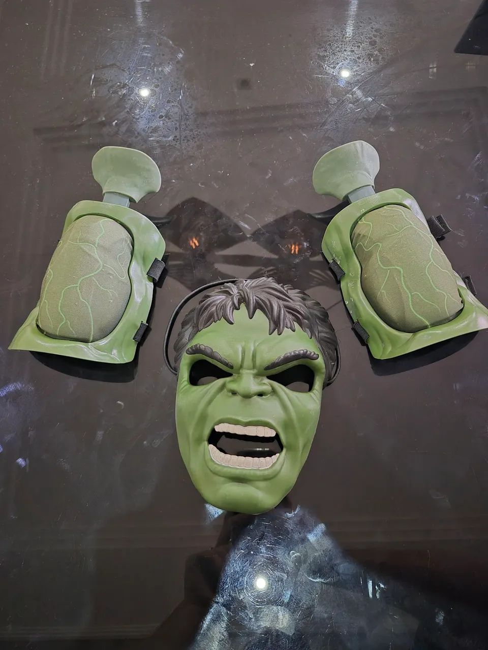 Mascara e Músculos do Hulk