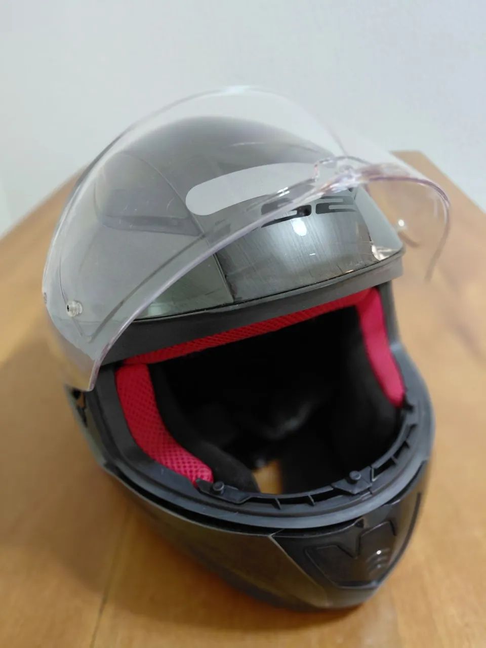 Capacete de motociclista  - Foto 2