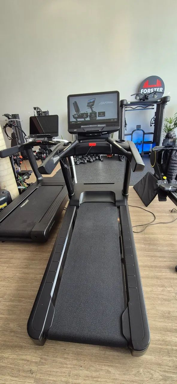Esteira LifeFitness Integrity painel 24 polegadas - Foto 5