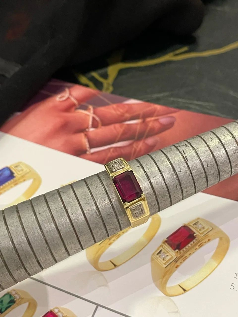 Anel masculino ouro 18k com rubi e brilhantes  - Foto 5