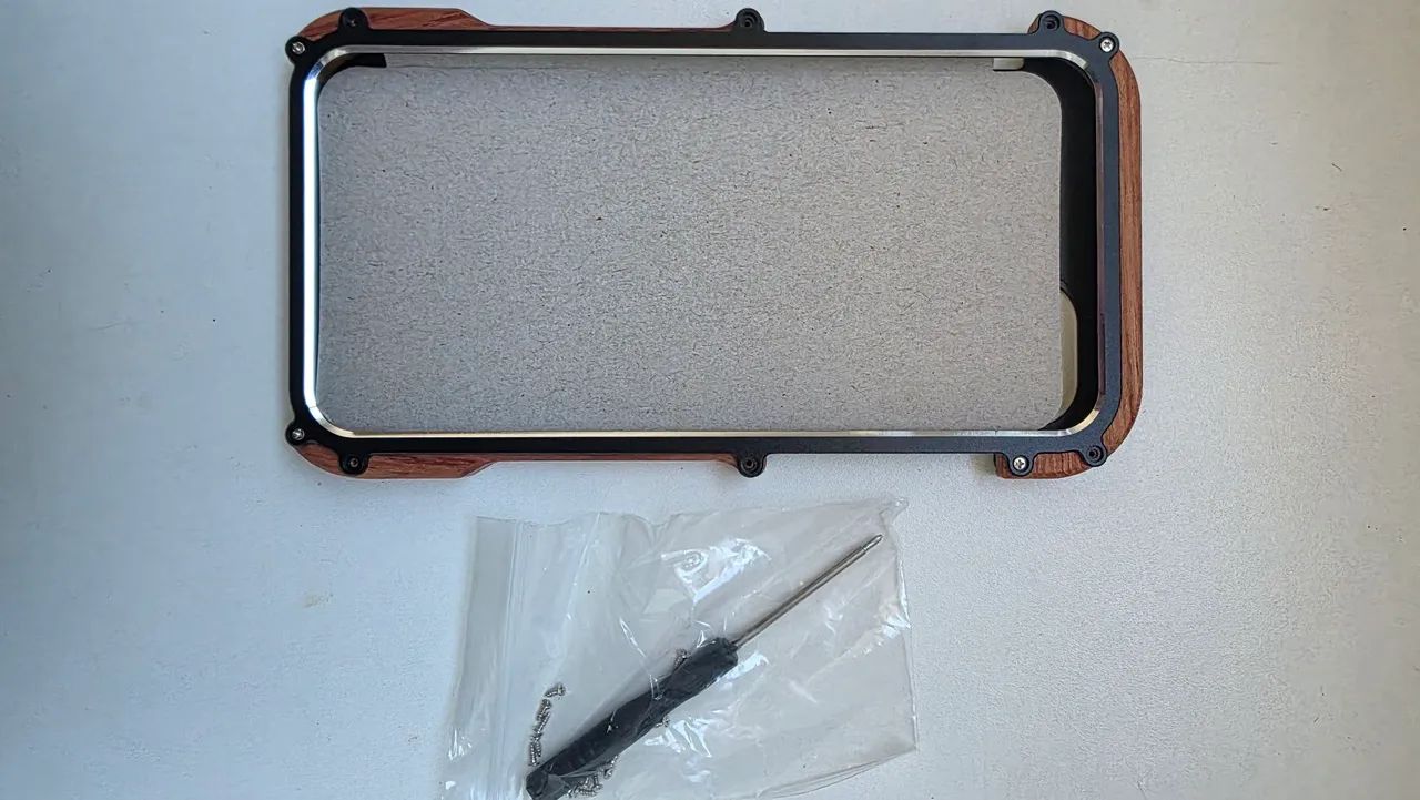 Kit Capas Iphone em Madeira e Metal - Foto 3