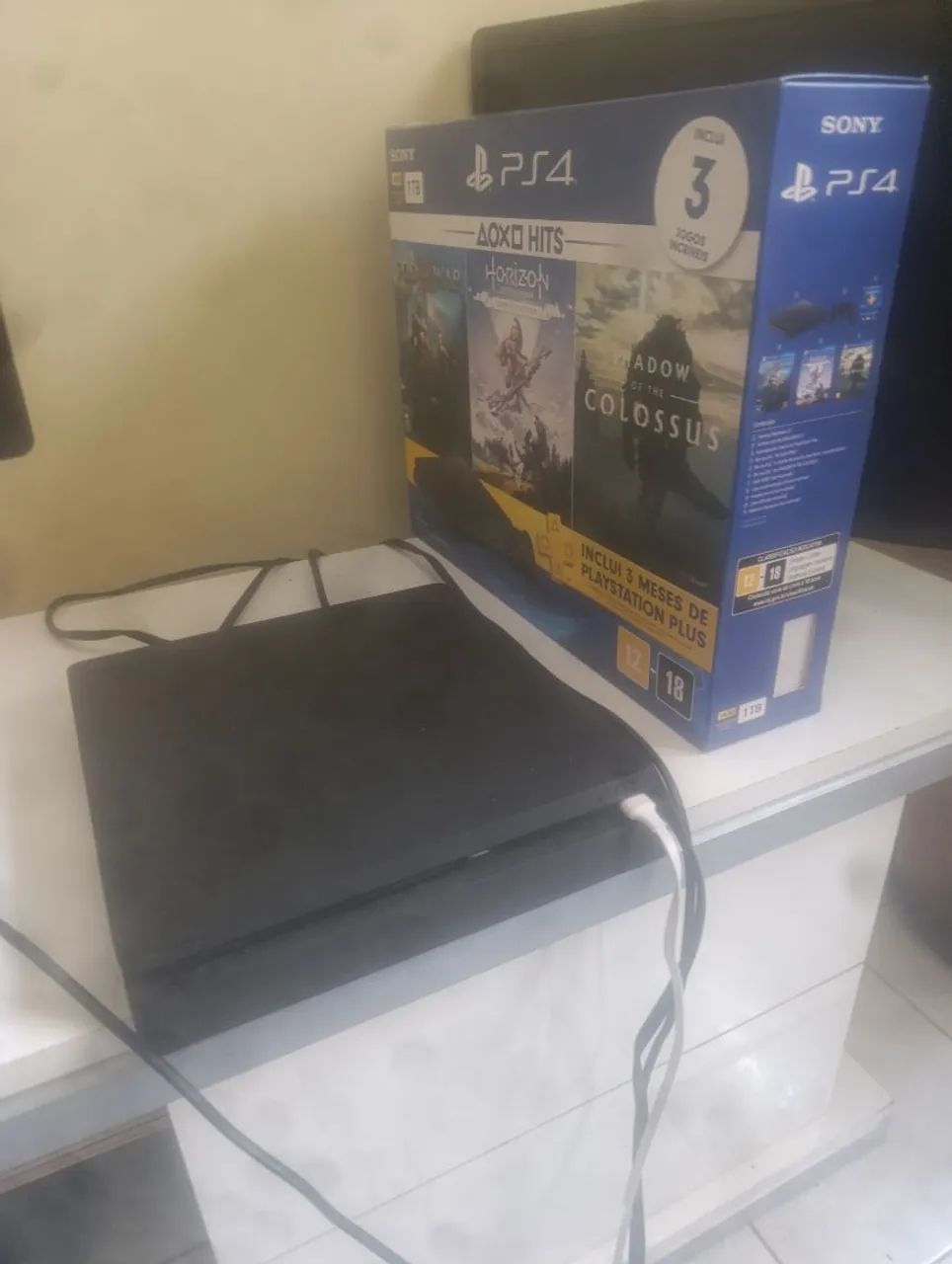 Ps4 com 4 jogos