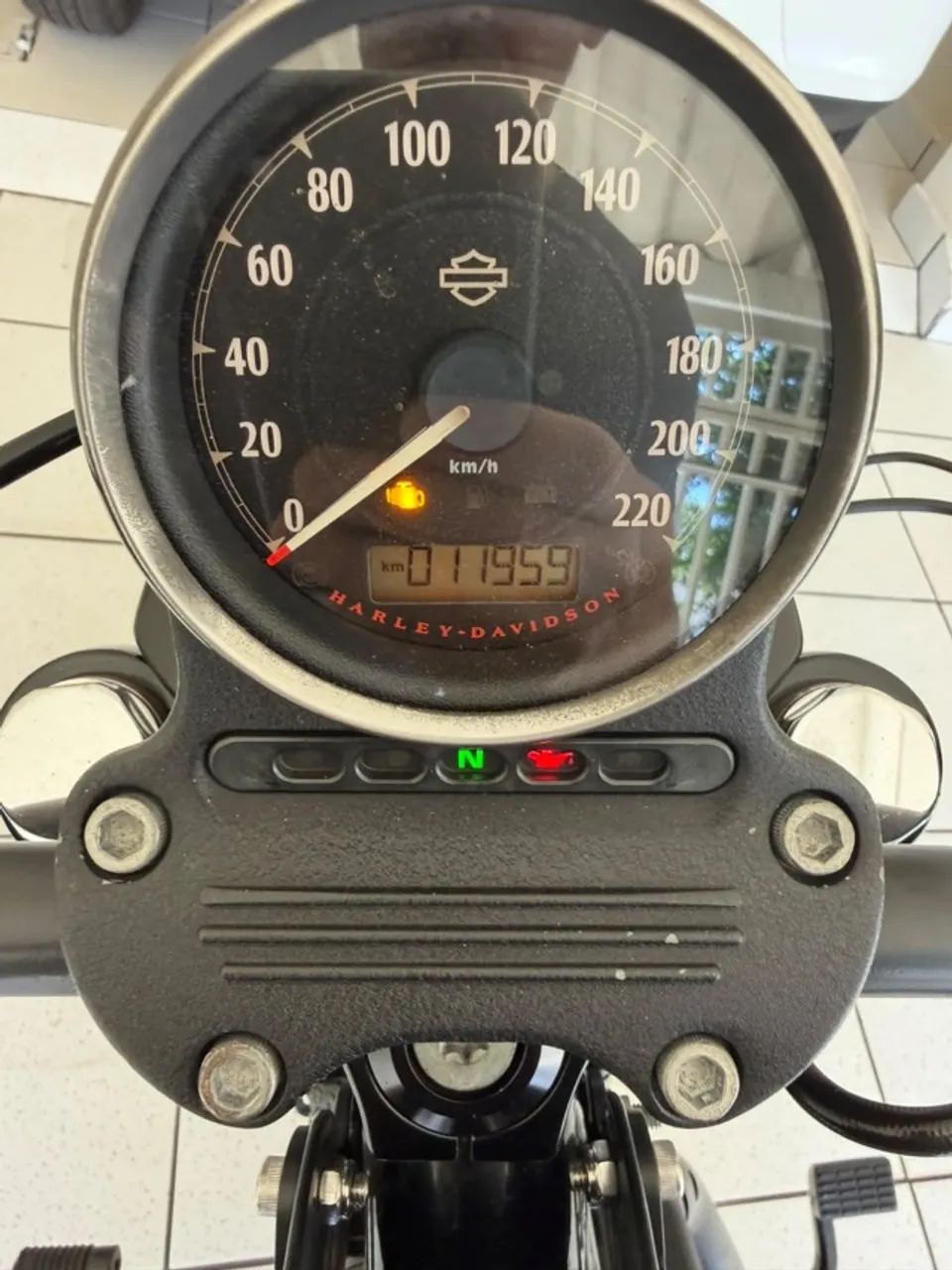 Harley-Davidson Iron 883 (XL883N) 2017/2018 - Foto 4