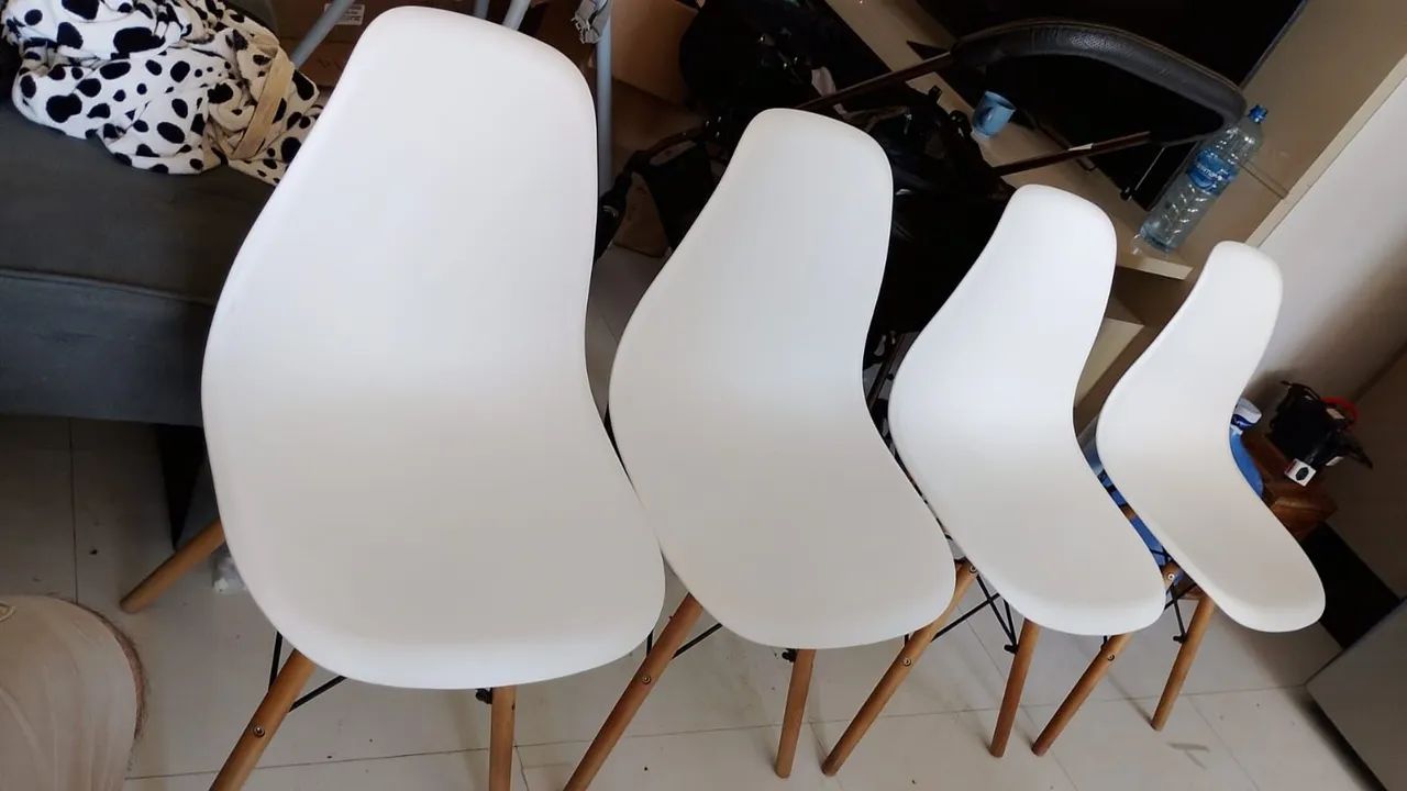 4 cadeiras marca Eame Eiffel