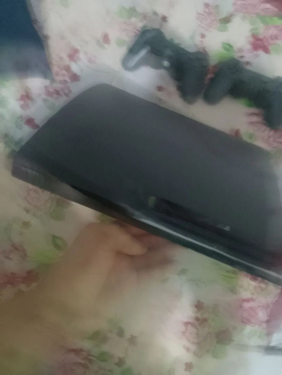 Vídeo game PS3 com 10 jogos na memória 2 controles muito novo r$ 600 dependendo entrego - Foto 3