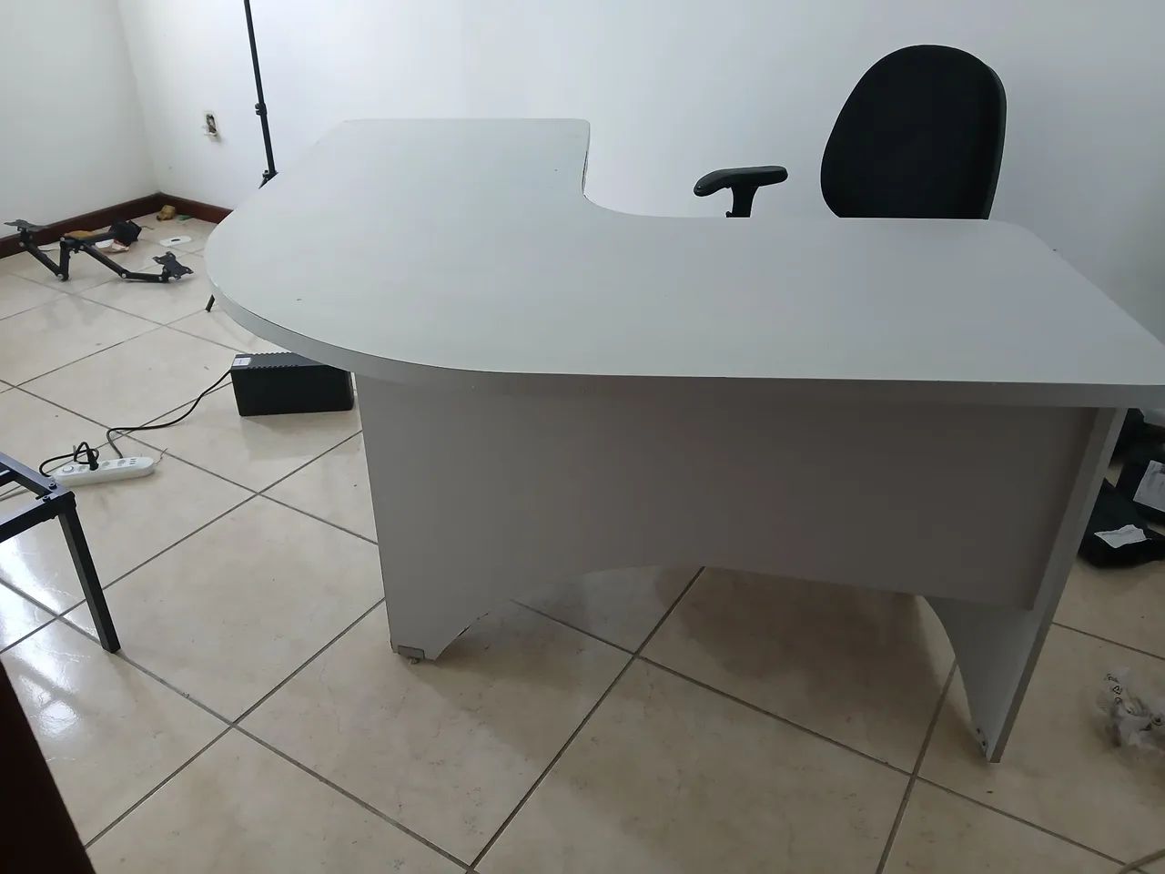 Mesa de escritório em L