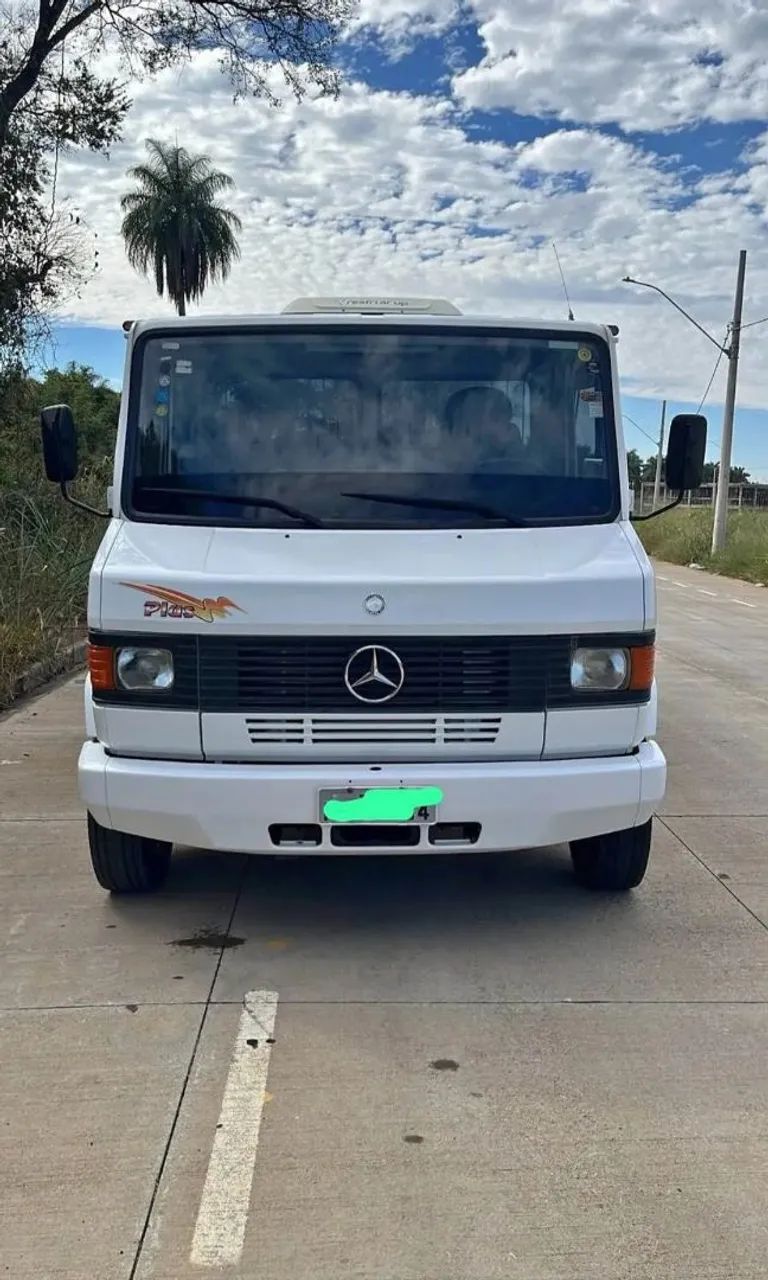 2011 Mercedes-Benz 710 plus